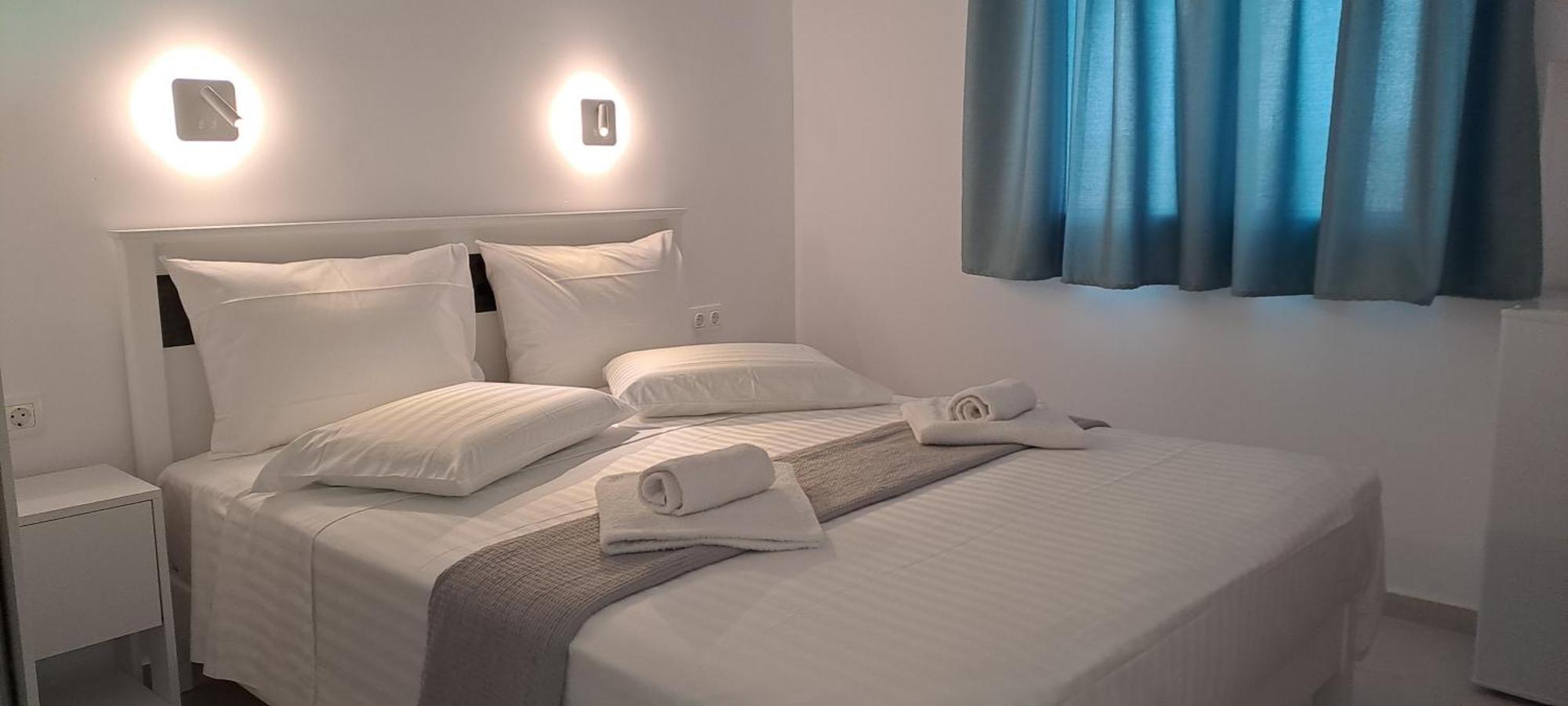 Dinas Inn Piso Livadi Exterior photo