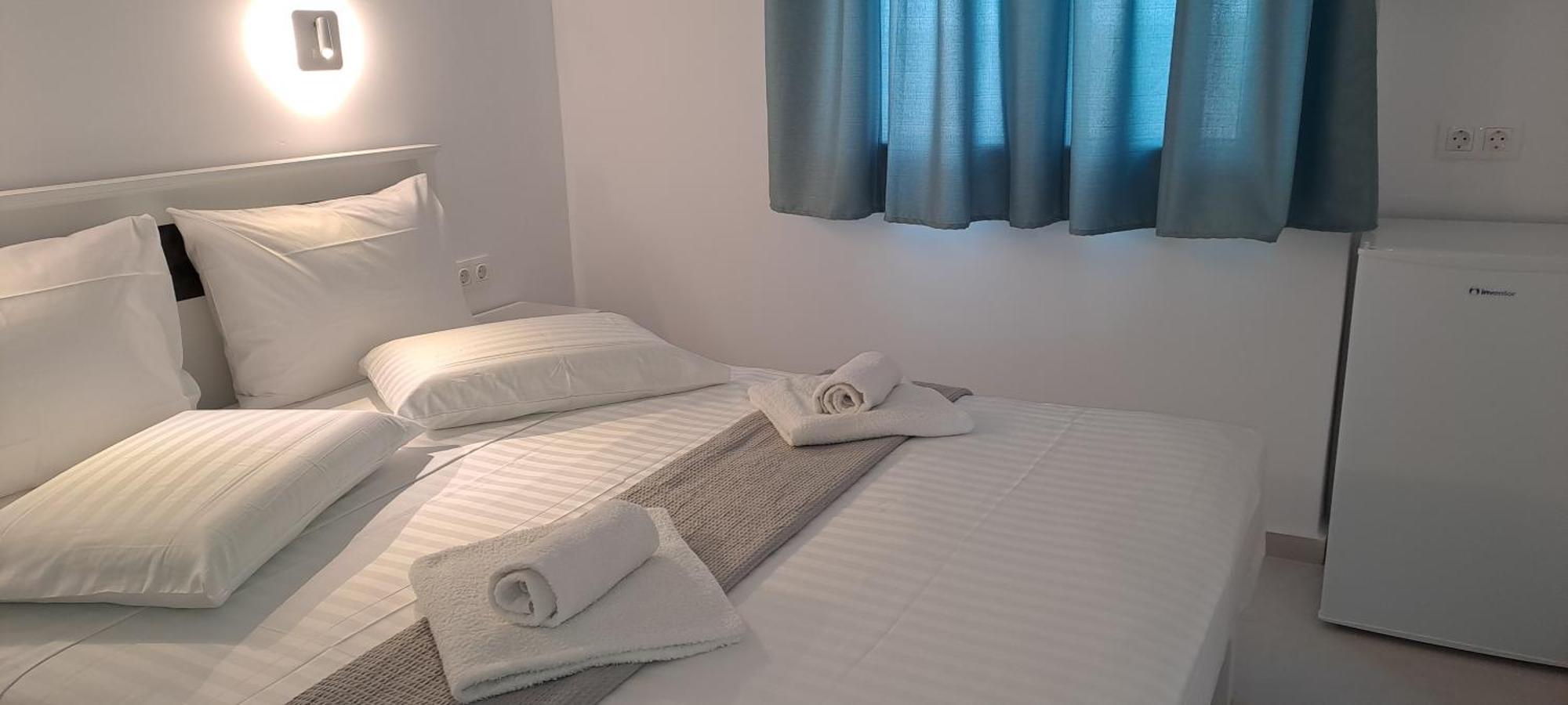 Dinas Inn Piso Livadi Exterior photo