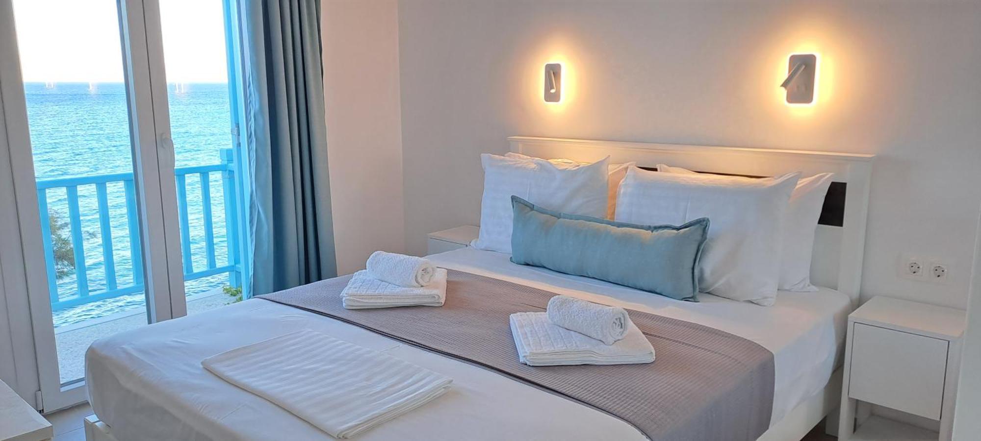 Dinas Inn Piso Livadi Exterior photo