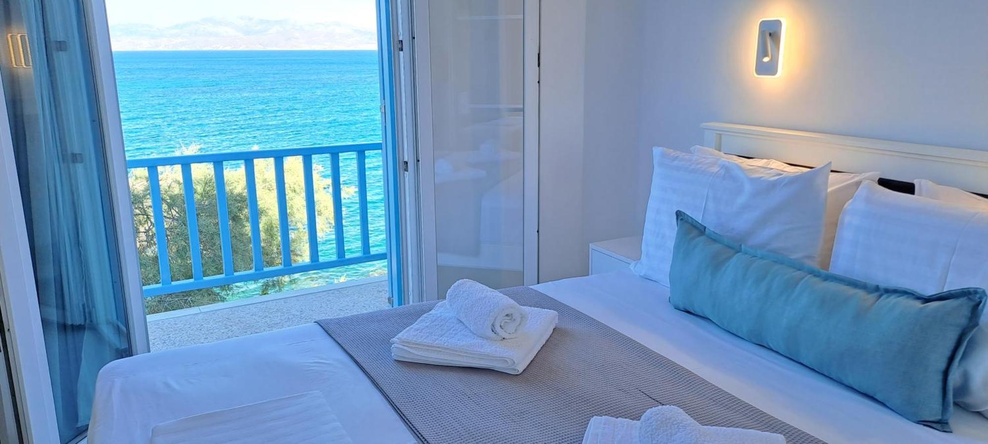 Dinas Inn Piso Livadi Exterior photo