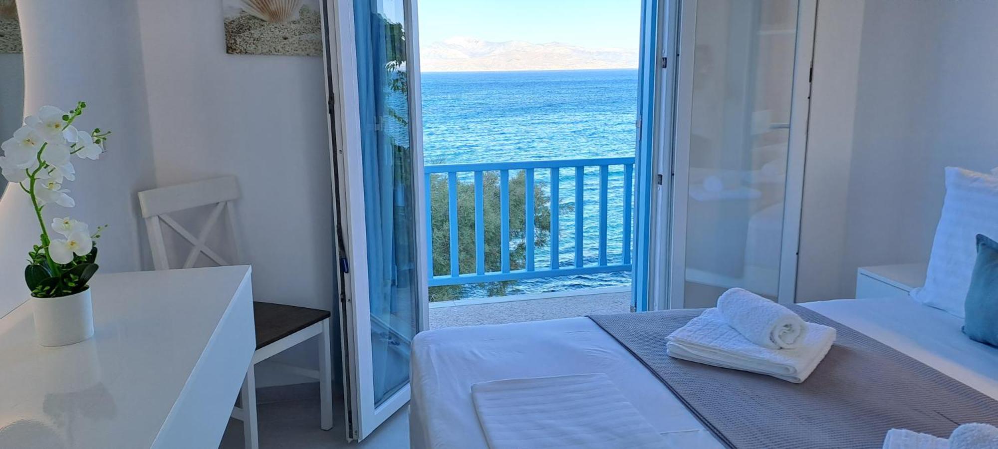 Dinas Inn Piso Livadi Exterior photo